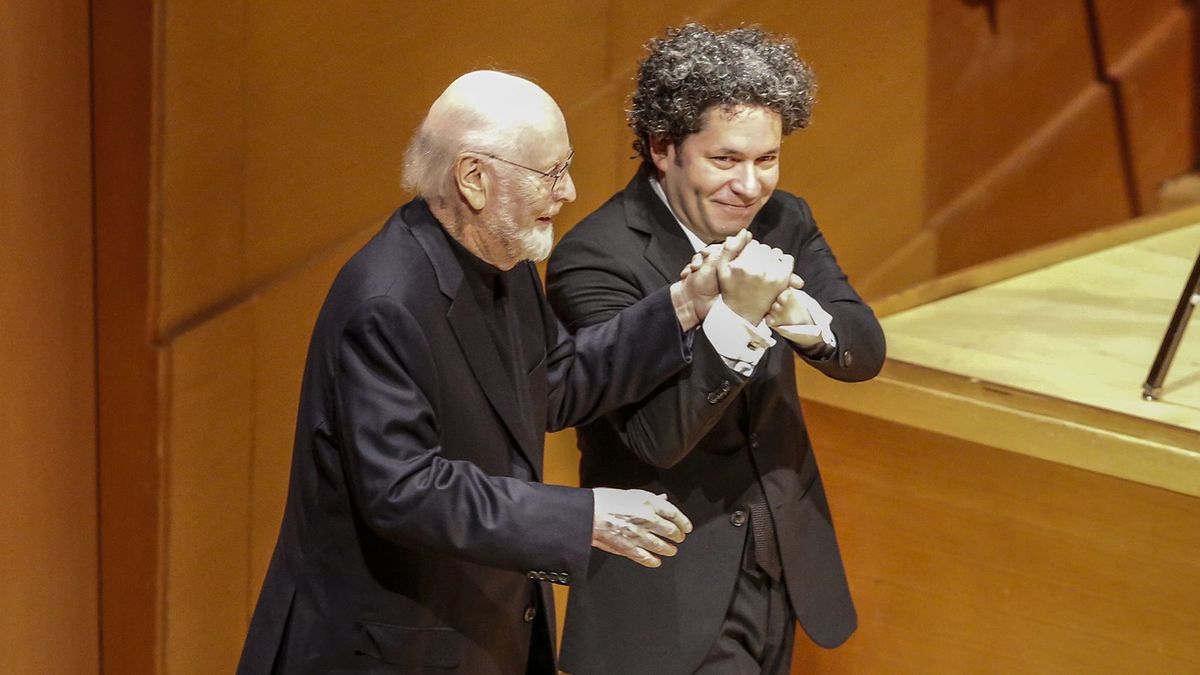 Dudamel_JW_DisneyHall_2019_RobertGauthier